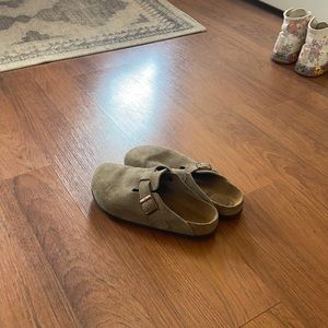 Birkenstock clogs, Boston Soft Footbed
Suede Leather, lightly used, no box.